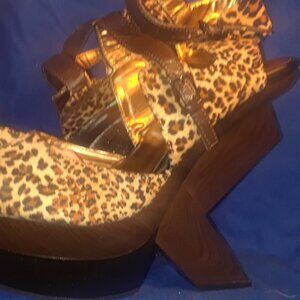 WILD ROSE  LEOPARD LAKIMA